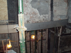 Fixing the stainless steels to the oak beams  for the restrengthening .